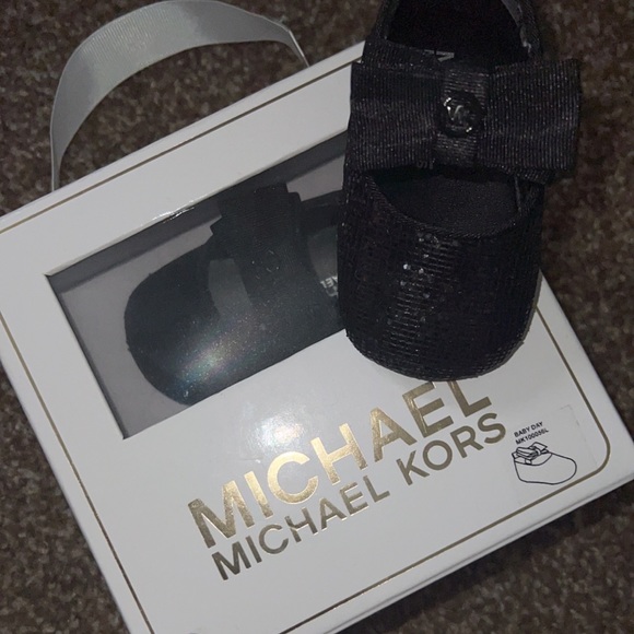 Cute little Michael Kors flats for baby girl - Picture 3 of 6